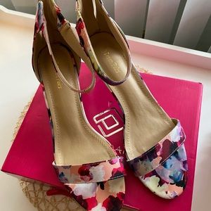 Womens Floral Kitten Heels Size 10